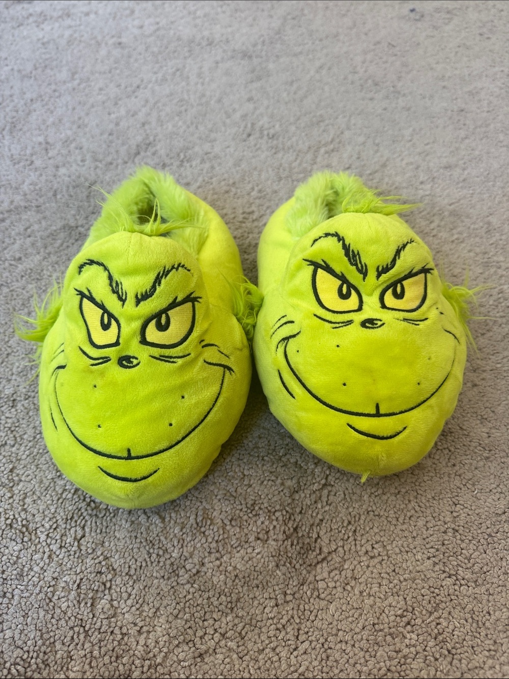 Kids' Grinch Plush Slippers in Neon Green - Cozy Indoor Shoes